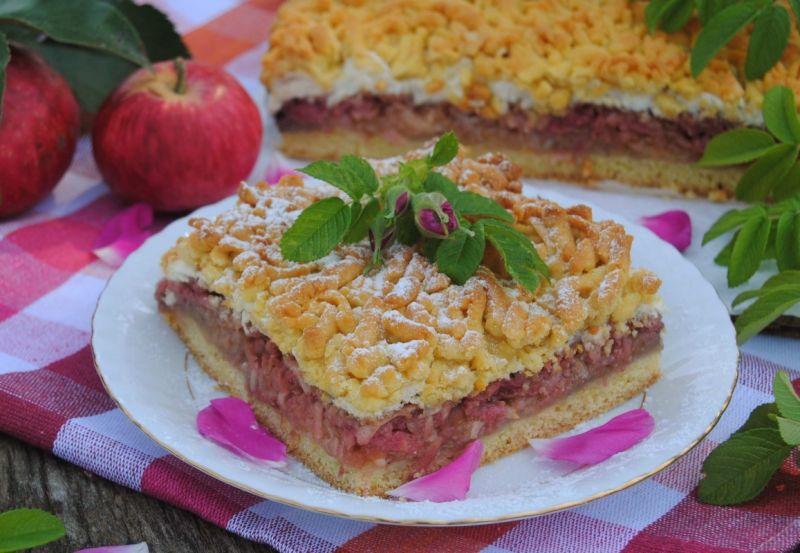 Różana szarlotka Różana szarlotka