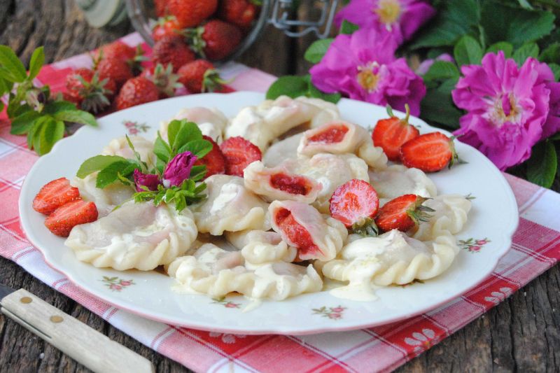 Różano-truskawkowe pierogi