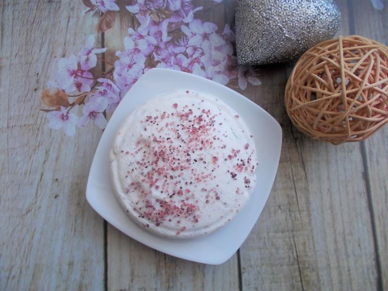 Różany labneh (serek z jogurtu) Różany labneh (serek z jogurtu)