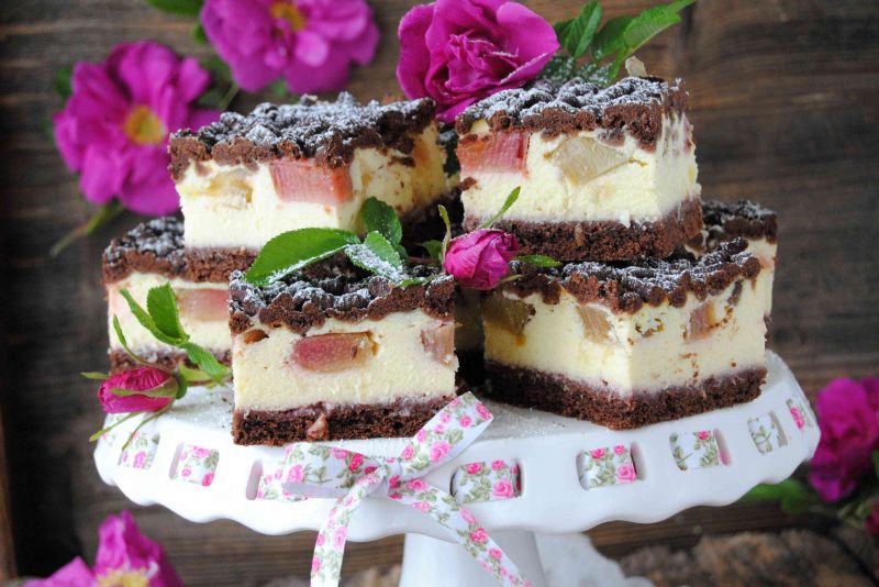 Różany sernik z rabarbarem Różany sernik z rabarbarem