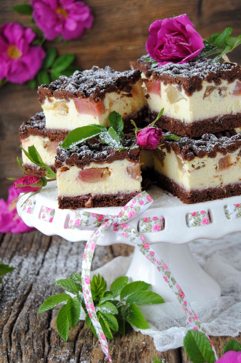 Różany sernik z rabarbarem Różany sernik z rabarbarem