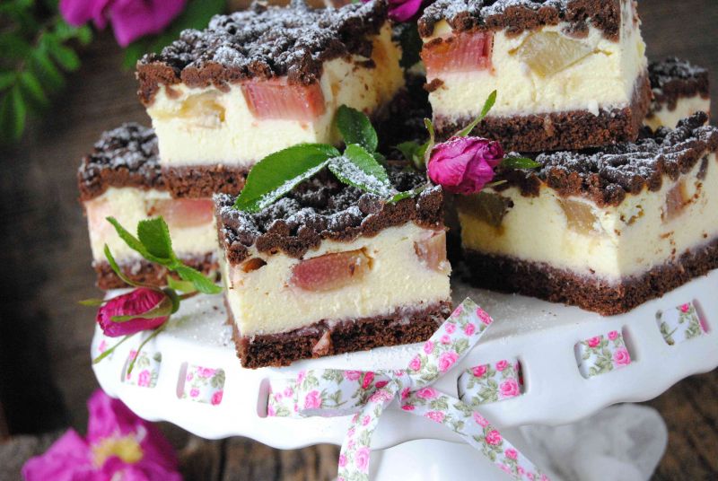 Różany sernik z rabarbarem Różany sernik z rabarbarem