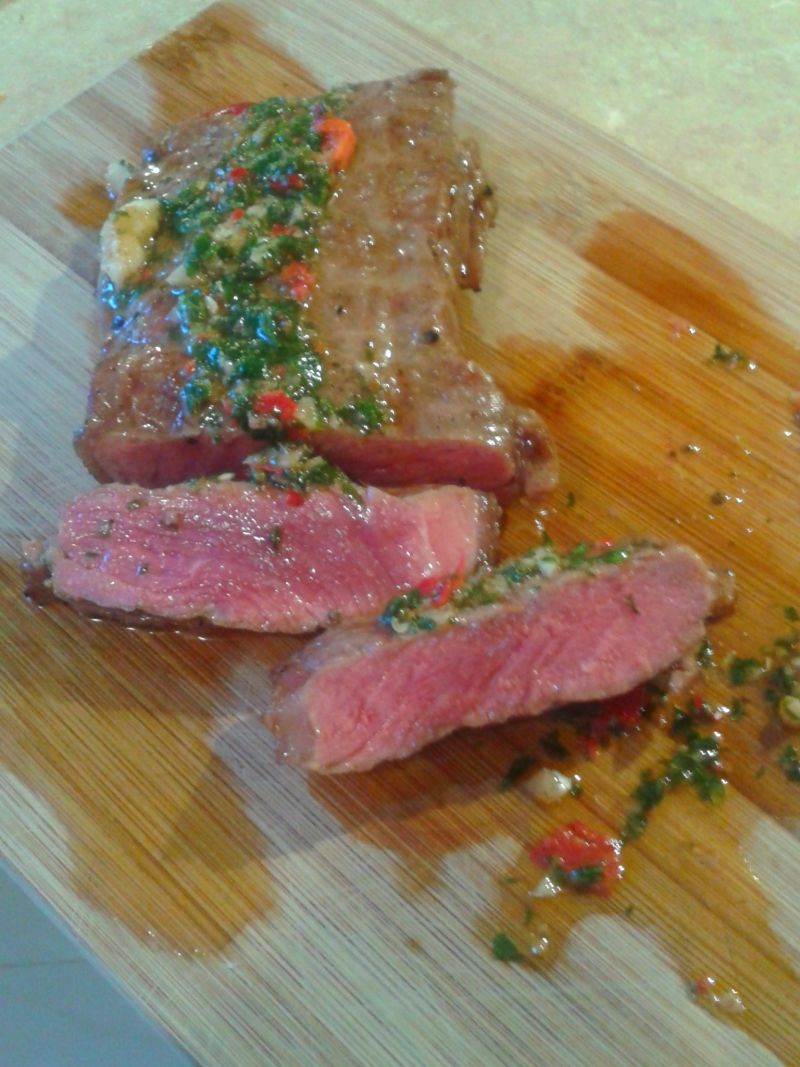  Rozbef wołowy w sosie chimichurri 