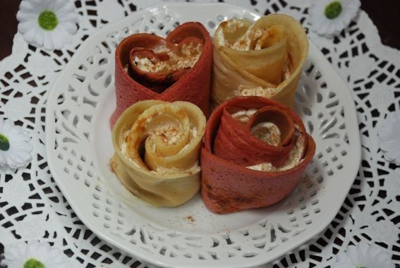 Róże naleśnikowe z mascarpone Róże naleśnikowe z mascarpone