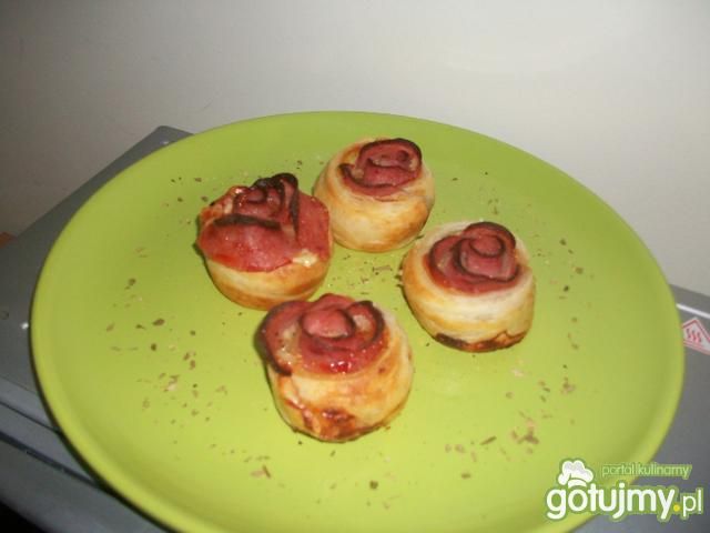 Róże z ciasta francuskiego