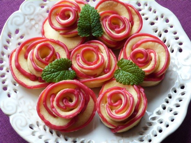 Róże z kruchego ciasta