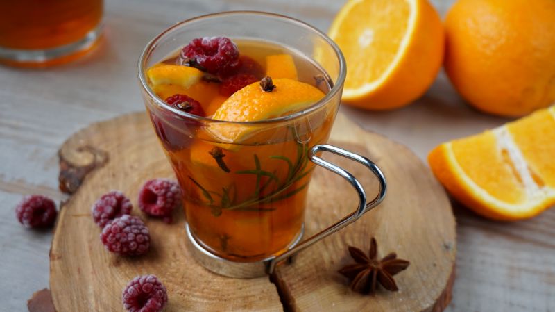 Rozgrzewająca herbata malinowo-pomarańczowa Rozgrzewająca herbata malinowo-pomarańczowa
