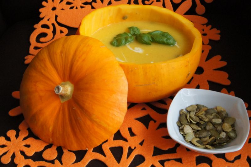 Rozgrzewająca zupa krem z dyni  Rozgrzewająca zupa krem z dyni