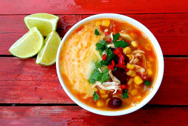 Rozgrzewająca zupa meksykańska z  kurczakiem