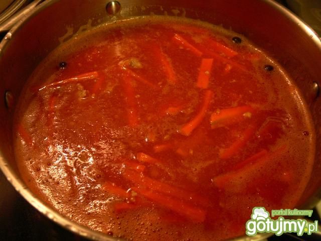 Rozgrzewająca zupa pomidorowa z mięsem