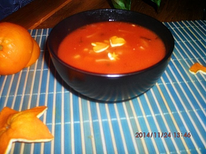 Rozgrzewająca zupa pomidorowa z pomarańczą