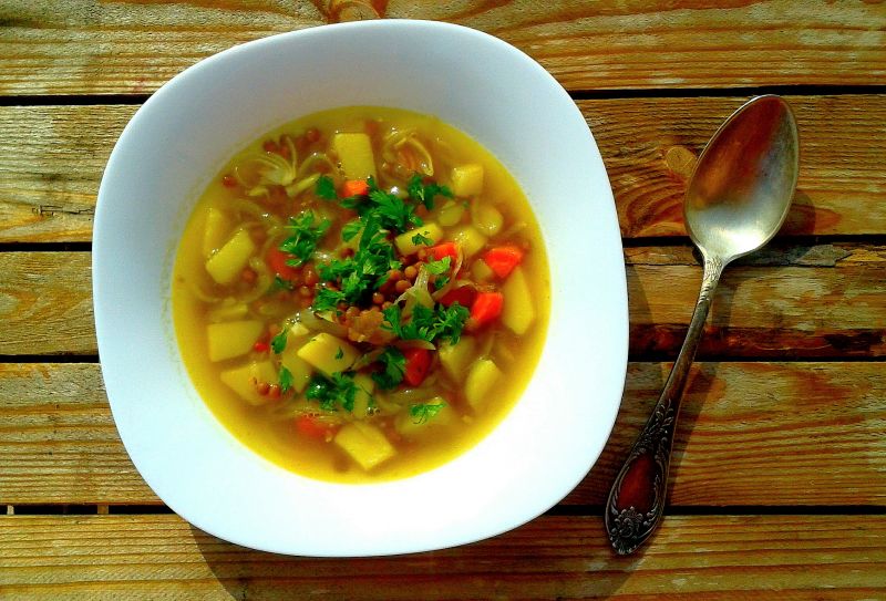 Rozgrzewająca zupa z soczewicą