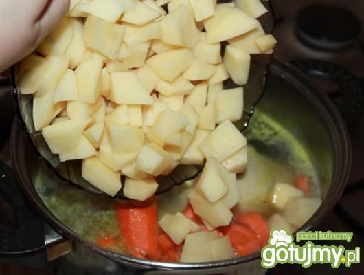 Rozgrzewająca zupa z zielonej soczewicy 