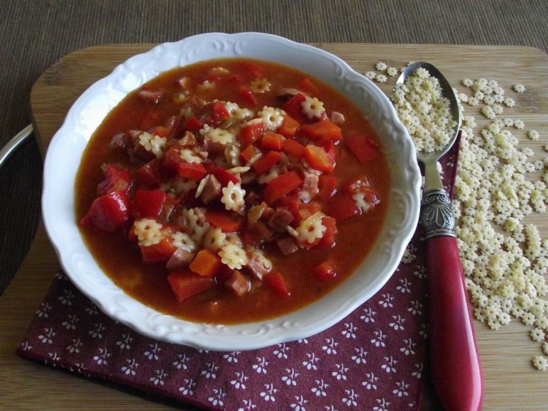 Rozgrzewające leczo z makaronem  Rozgrzewające leczo z makaronem