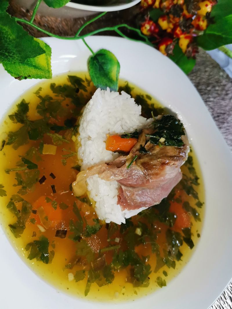 Rozgrzewający rosół z własnej gęsi Rozgrzewający rosół z własnej gęsi