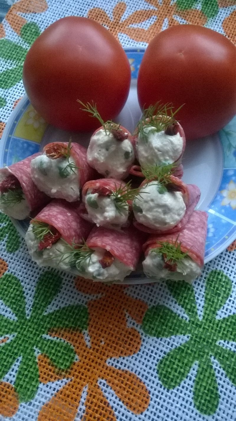 Rożki z salami z farszem Rożki z salami z farszem