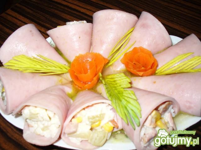 Rożki z sałatką  Rożki z sałatką