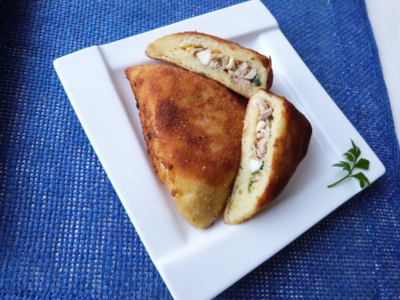 Rożki ziemniaczane z gotowanym mięsem Rożki ziemniaczane z gotowanym mięsem