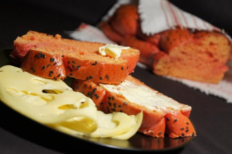 Różowa chałka z buraczkami