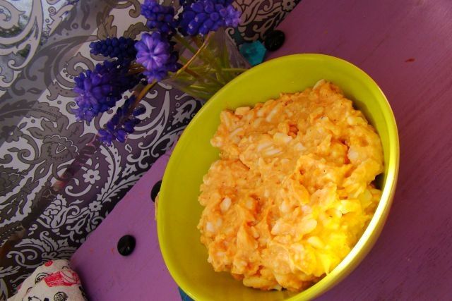 Różowa kanapkowa pasta z jajek 