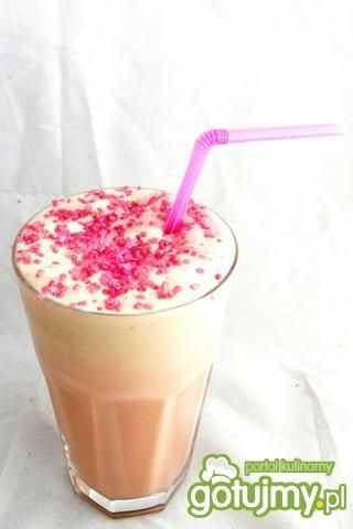 Różowa kawa mrożona