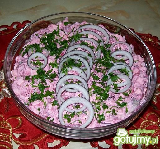 Różowa sałatka śledziowa