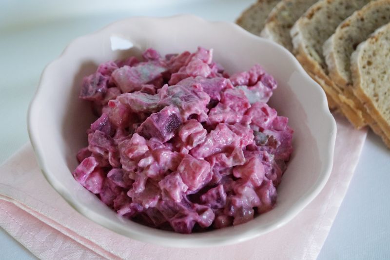 Różowa sałatka śledziowa Różowa sałatka śledziowa