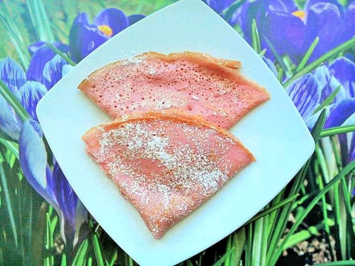 Różowe naleśniki budyniowe  Różowe naleśniki budyniowe