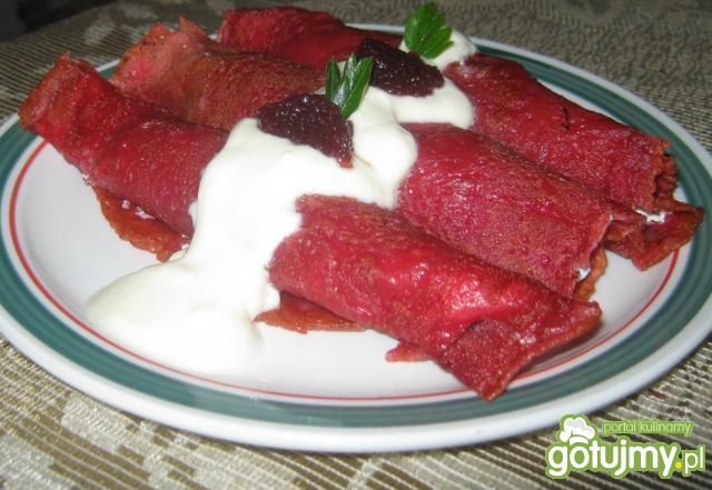 Różowe naleśniki na słodko 