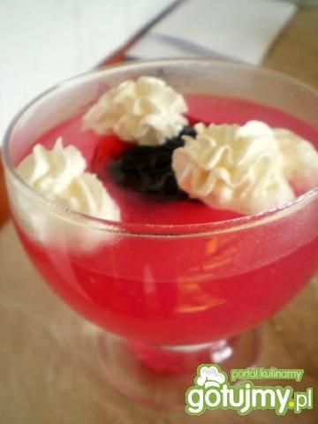 Różowy deser kisielowy