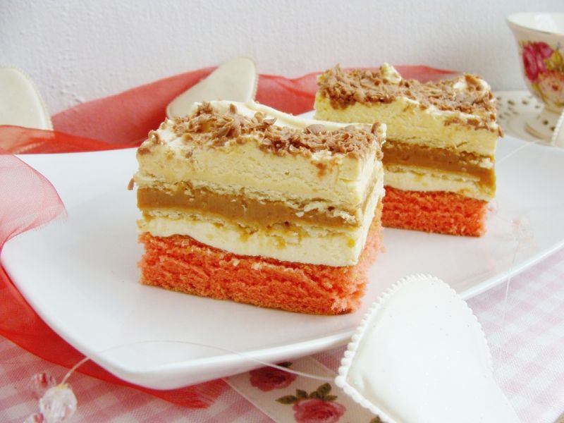 Różowy karmelowiec z cappuccino