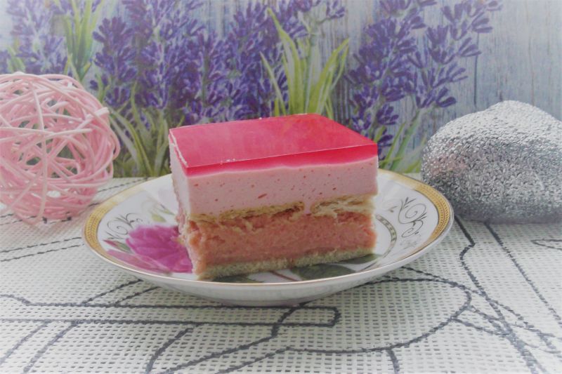 Różowy sernik gotowany