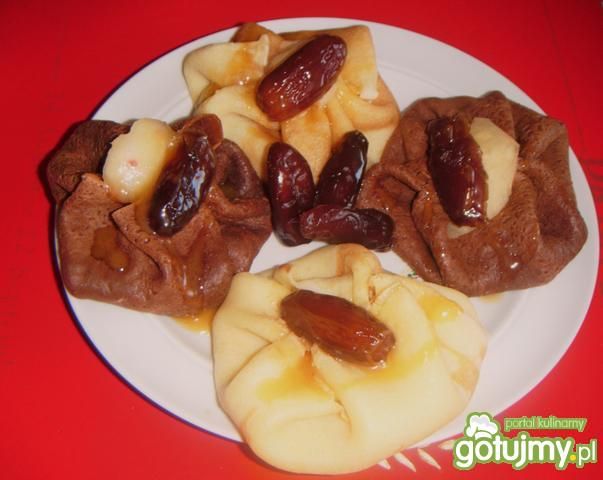 Różyczki naleśnikowe z daktylami