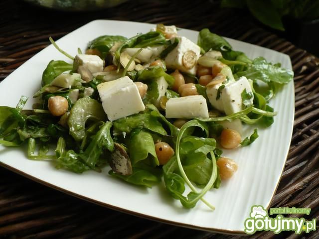 Rukola z cieciorką kalarepką i selerem