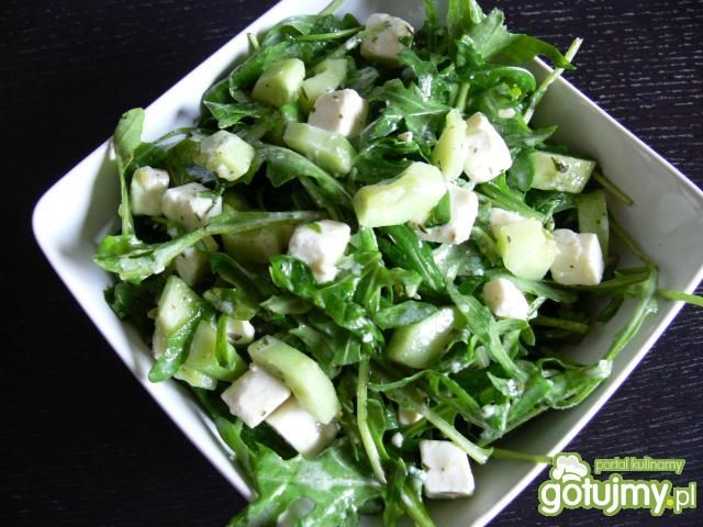 Rukola z ogórkiem i fetą