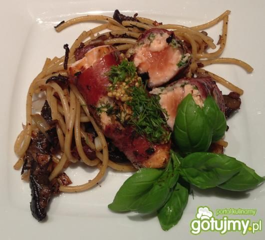 Ruloniki z łososia. Ruloniki z łososia.