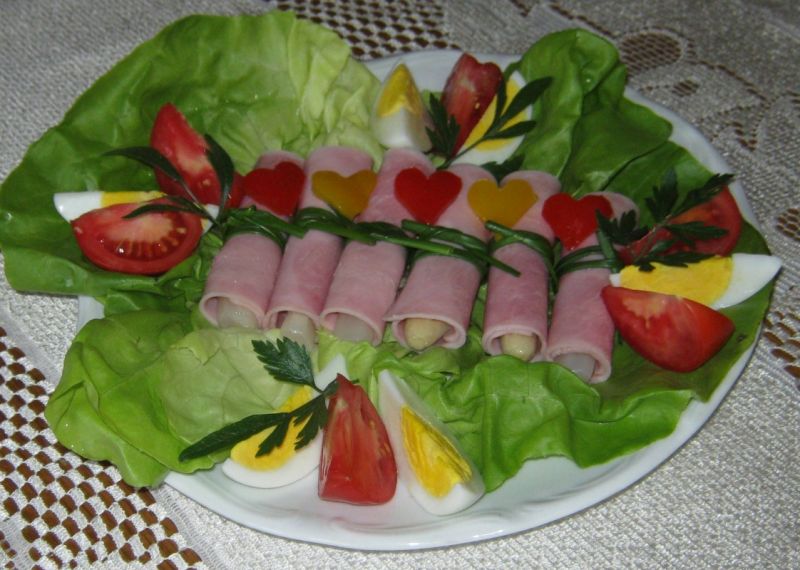 Ruloniki ze szparagami