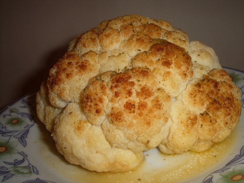 Rumiany pieczony kalafior w rękawie Rumiany pieczony kalafior w rękawie