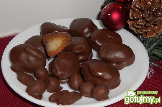 Rumowe morele z marcepanem Rumowe morele z marcepanem