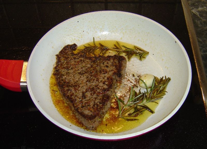 Rumsztyk wołowy - stek w ziołowej marynacie