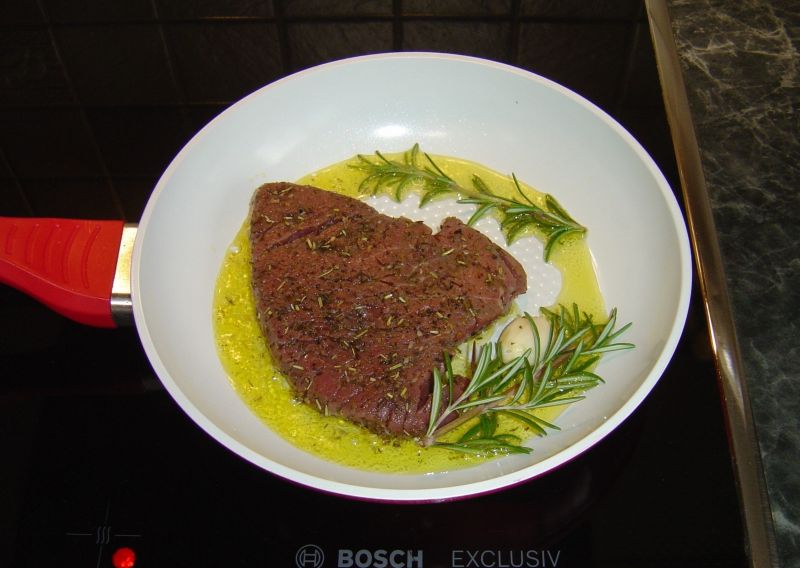 Rumsztyk wołowy - stek w ziołowej marynacie