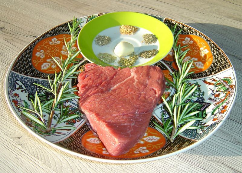 Rumsztyk wołowy - stek w ziołowej marynacie