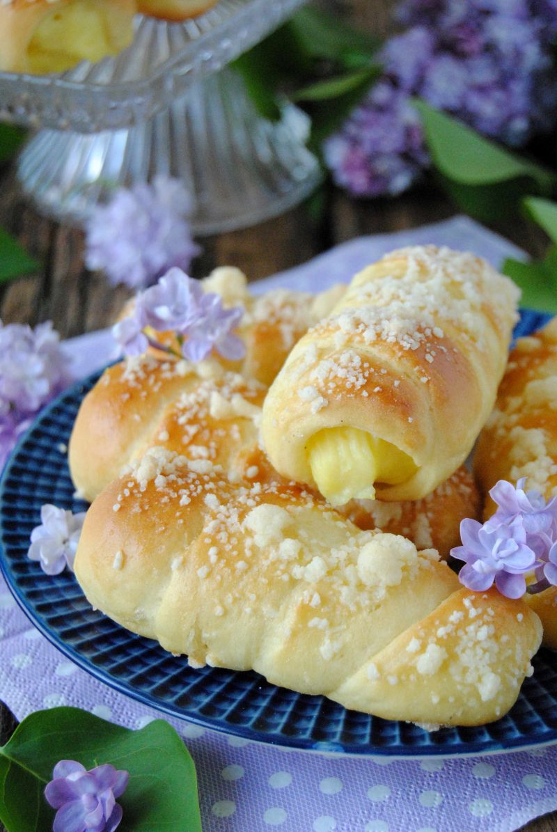 Rurki drożdżowe z budyniem