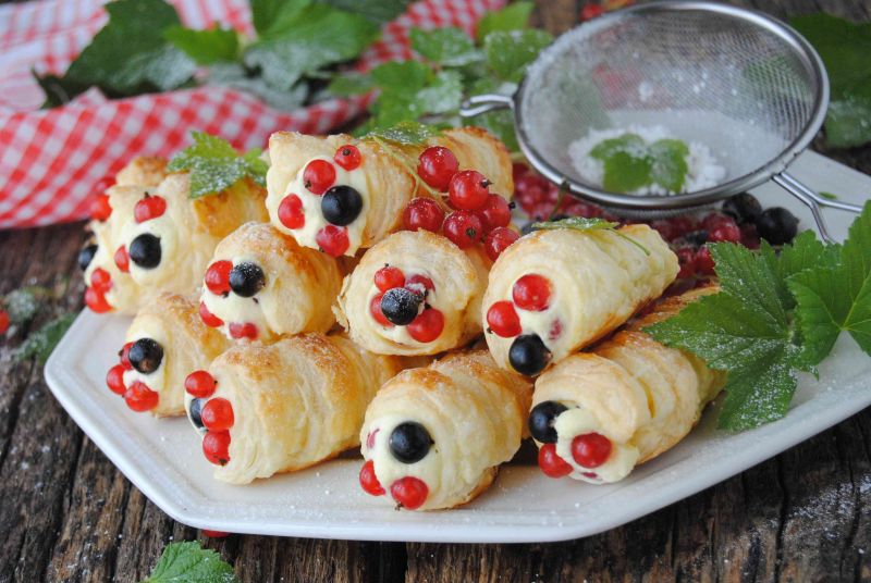 Rurki francuskie z porzeczką Rurki francuskie z porzeczką