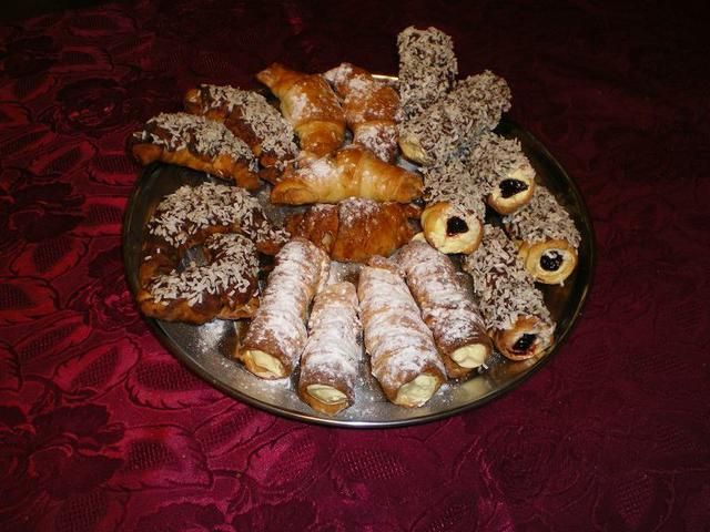 Rurki i rogaliki drożdżowe Rurki i rogaliki drożdżowe