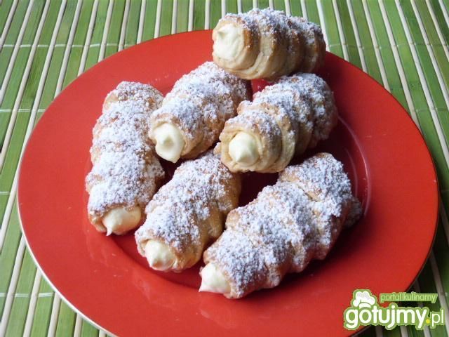 Rurki z advocatowym kremem Rurki z advocatowym kremem