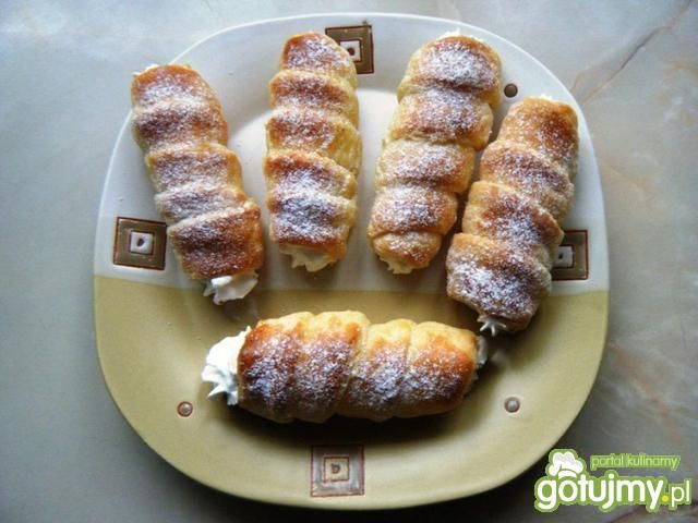 Rurki z ciasta półfrancuskiego Rurki z ciasta półfrancuskiego
