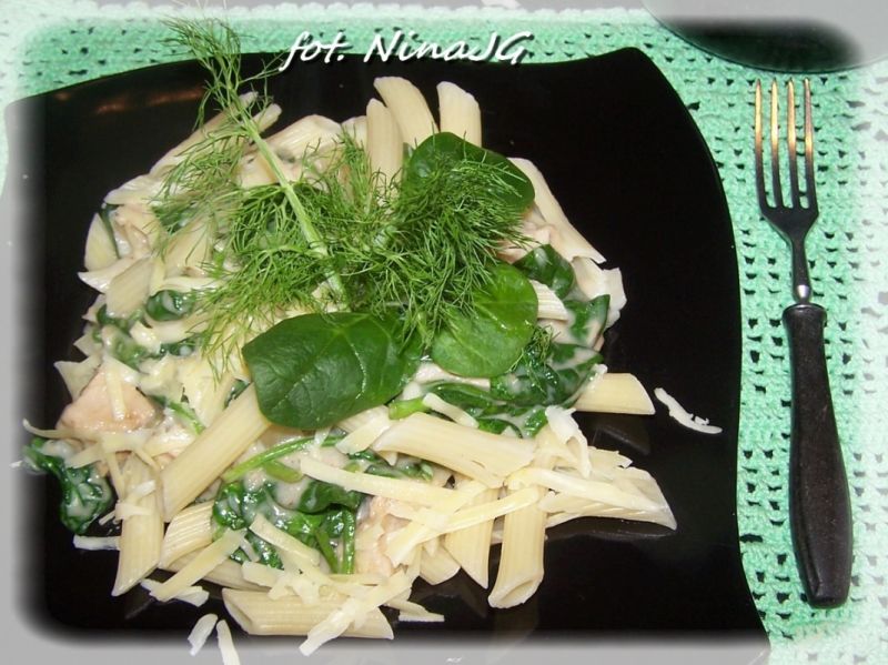 Rurki z kostką schabową i szpinakiem