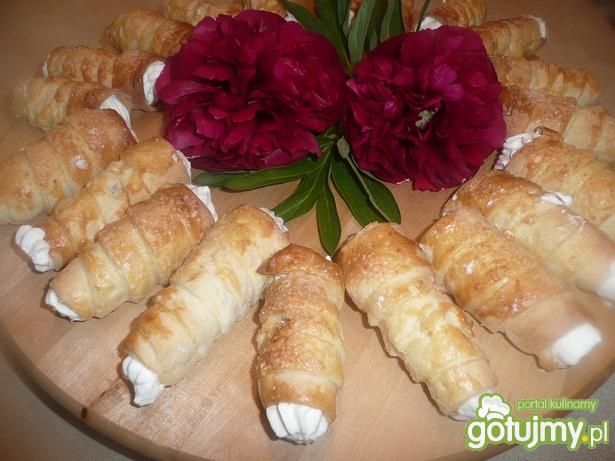 Rurki z kremem (bitą śmietaną) Rurki z kremem (bitą śmietaną)