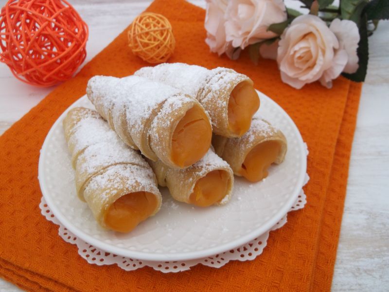 Rurki z kremem z soku owocowego Rurki z kremem z soku owocowego